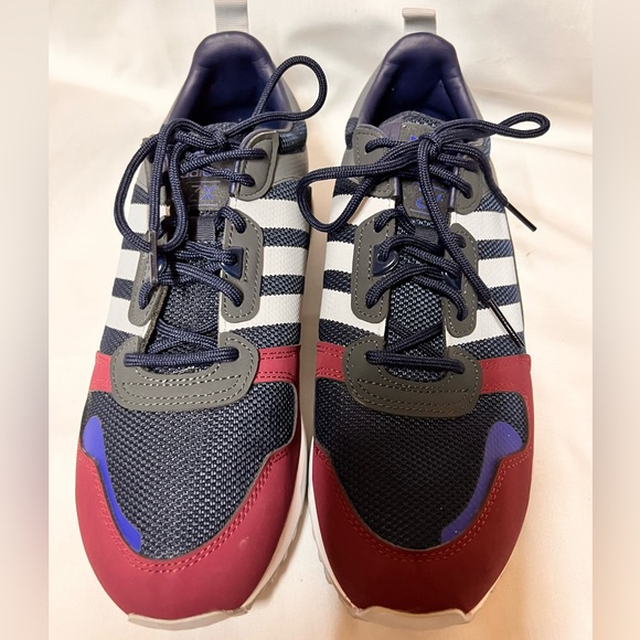 Men’s Adidas Sneaker, size 11. - Picture 4 of 14